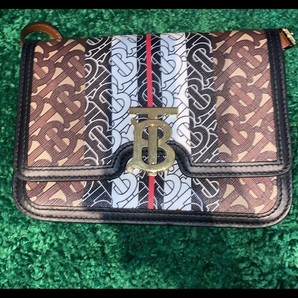 Brand new Burberry bag with tags - Picture 2 of 5